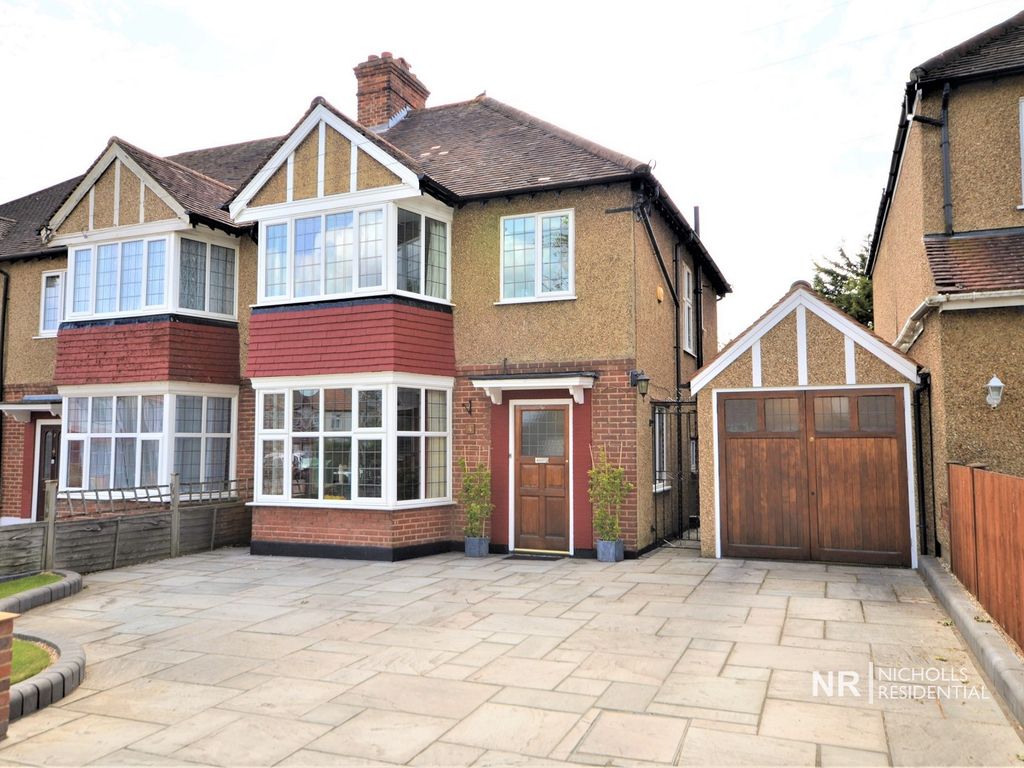 3 bed property for sale in Newbolt Avenue, Cheam, Surrey. SM3 Zoopla