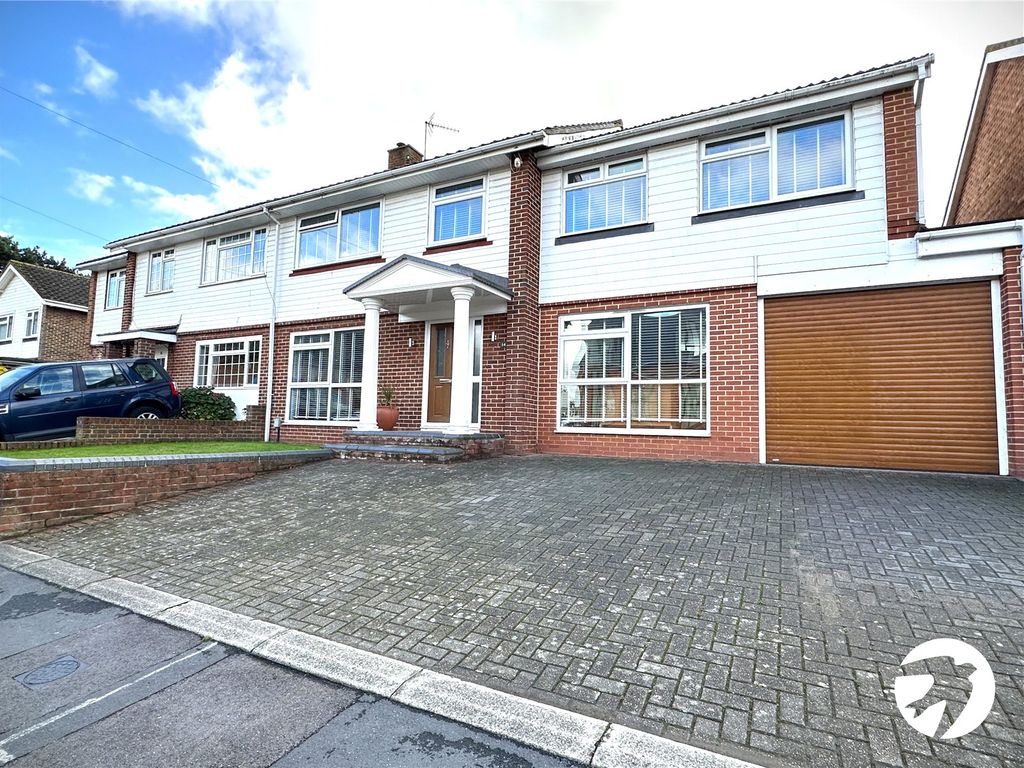 5 bed detached house for sale in Ruxton Close, Swanley, Kent BR8, £