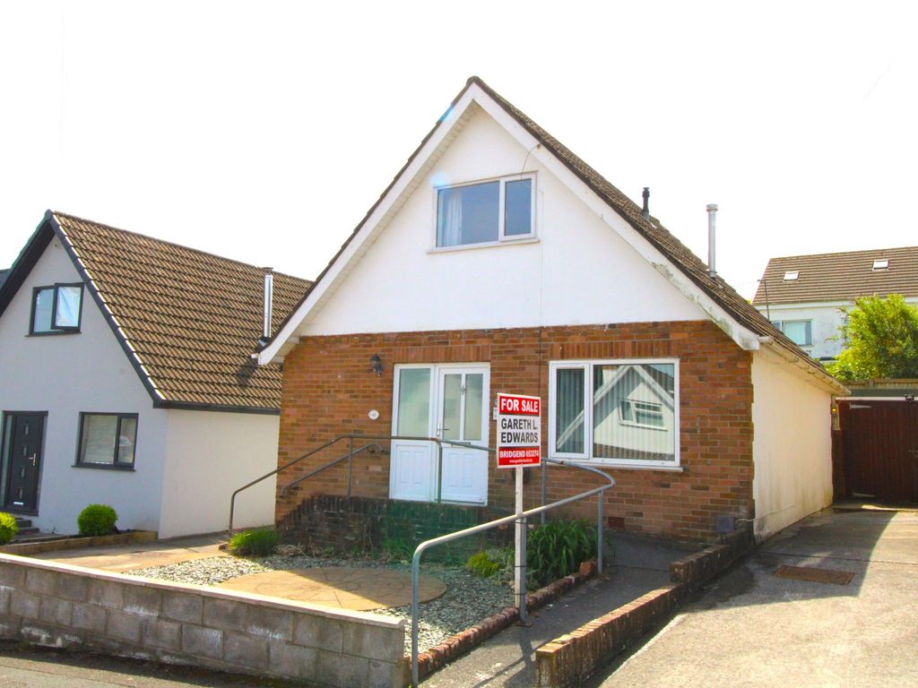 3 bed detached bungalow for sale in Greenfields Avenue, Bridgend