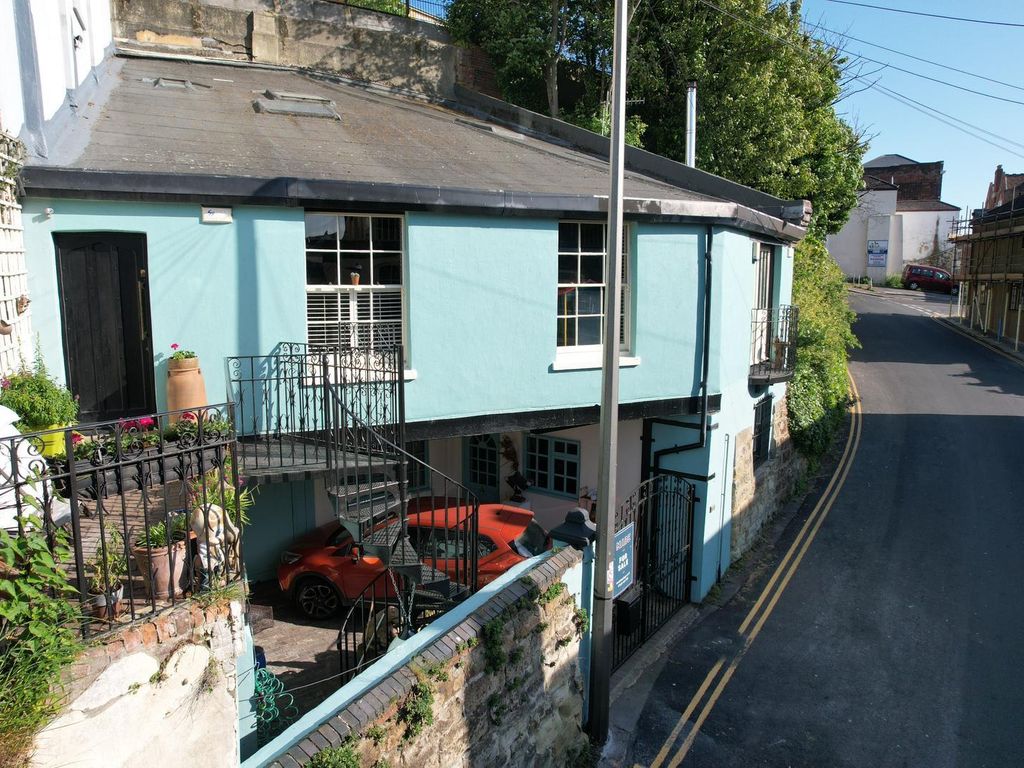 5 bed end terrace house for sale in Stonefield Road, Hastings TN34, £