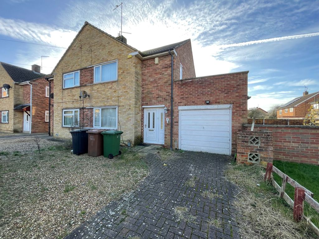 3 bed semidetached house to rent in Boswell Close, Peterborough PE1, £