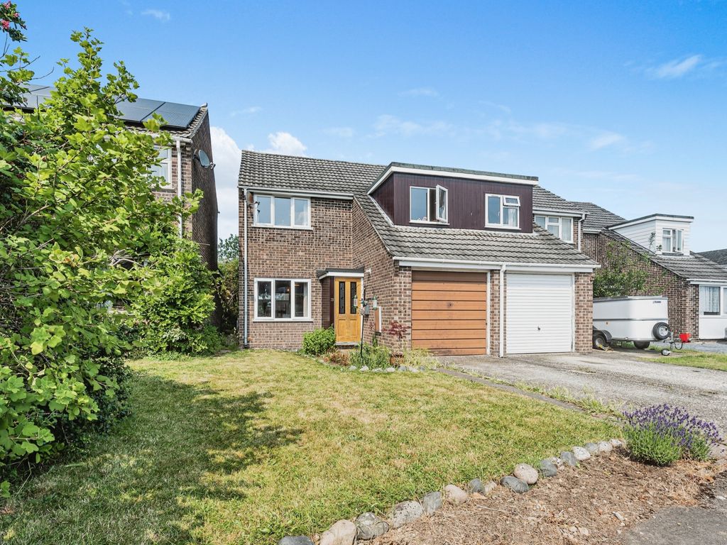 3 bed semidetached house for sale in Browning Close, Thatcham RG18