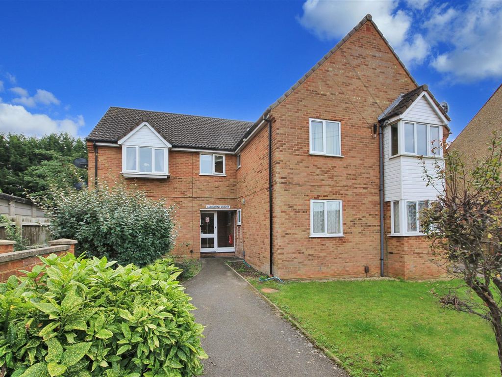 2 bed flat for sale in Blinco Road, Rushden NN10, £139,995 Zoopla