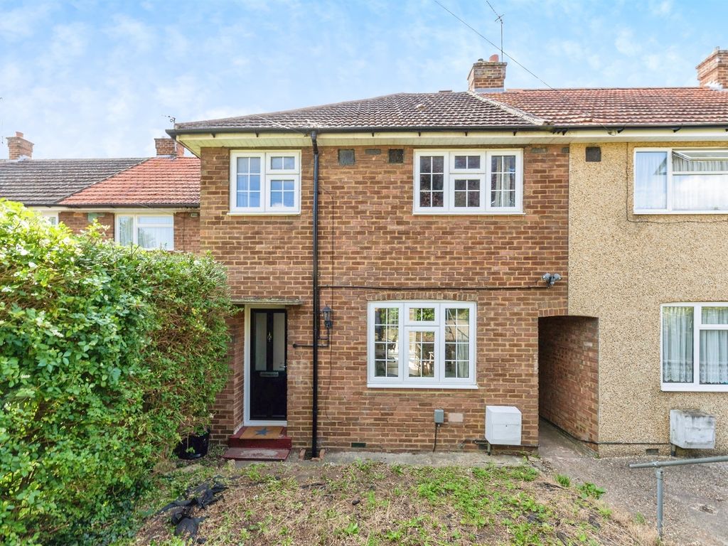 3 bed end terrace house for sale in Hall Mead, Letchworth Garden City