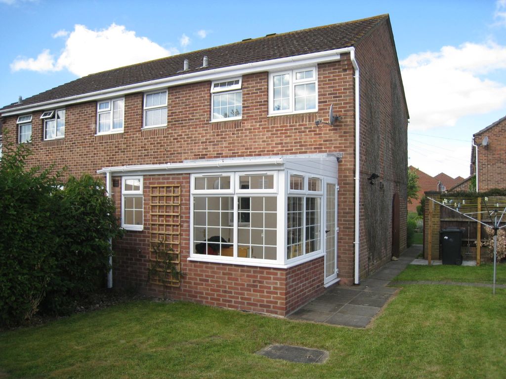 2 bed end terrace house for sale in Windsor Road, Chichester PO19 Zoopla