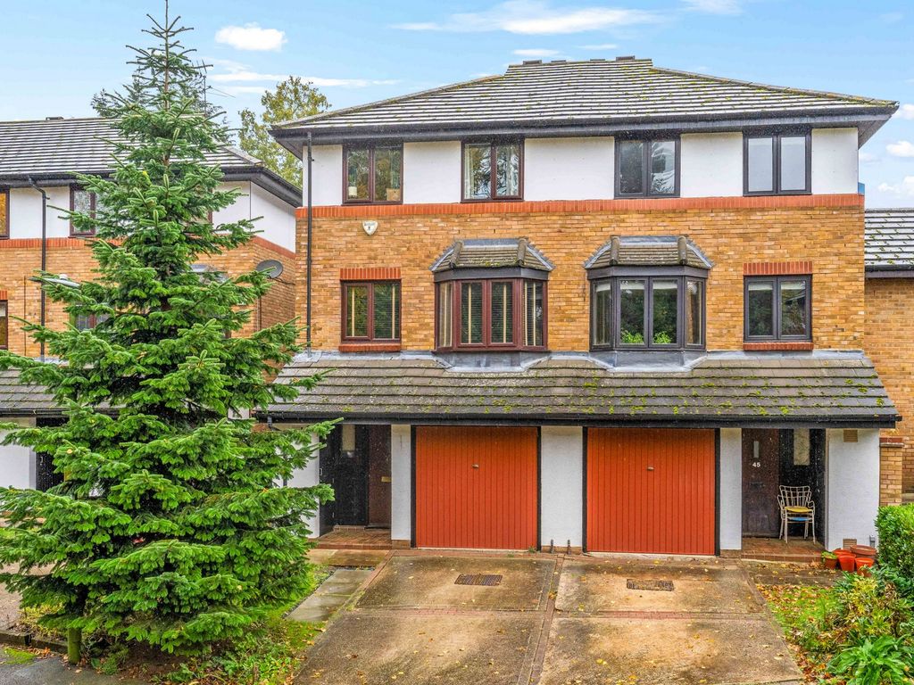 4 bed town house to rent in The Knowle, Hoddesdon EN11, £2,200 pcm Zoopla