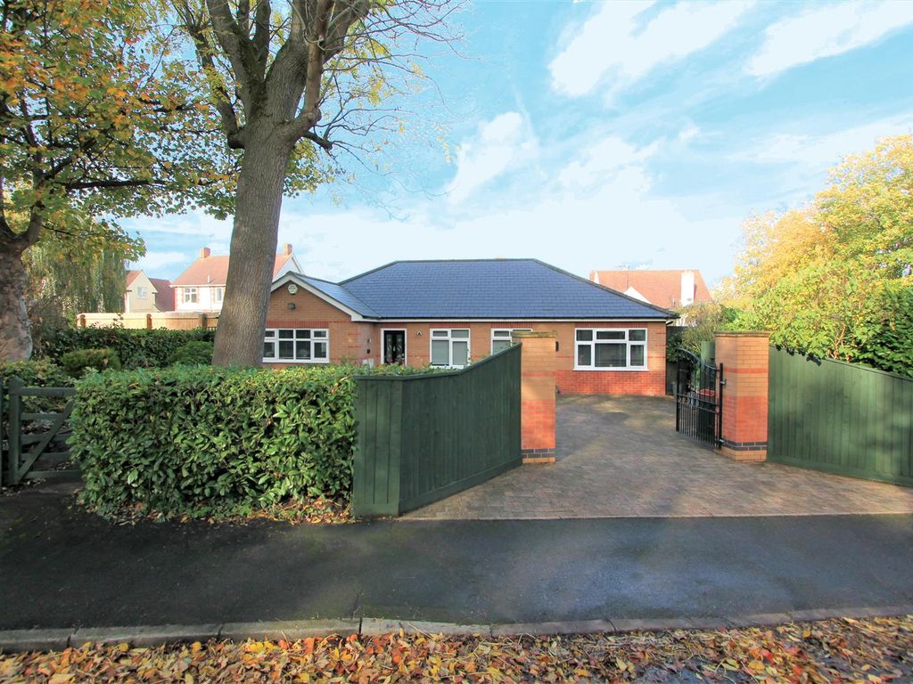 2 bed detached bungalow for sale in The Oval, Oadby, Leicester LE2 Zoopla