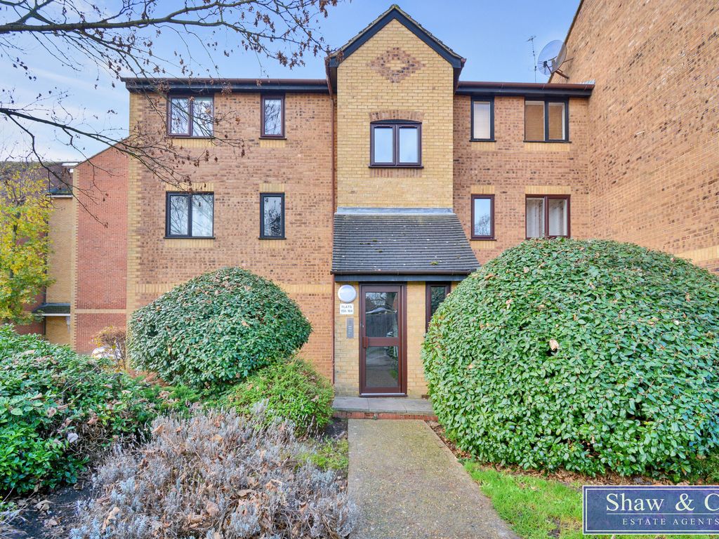 2 bed flat for sale in Burket Close, Southall UB2 Zoopla