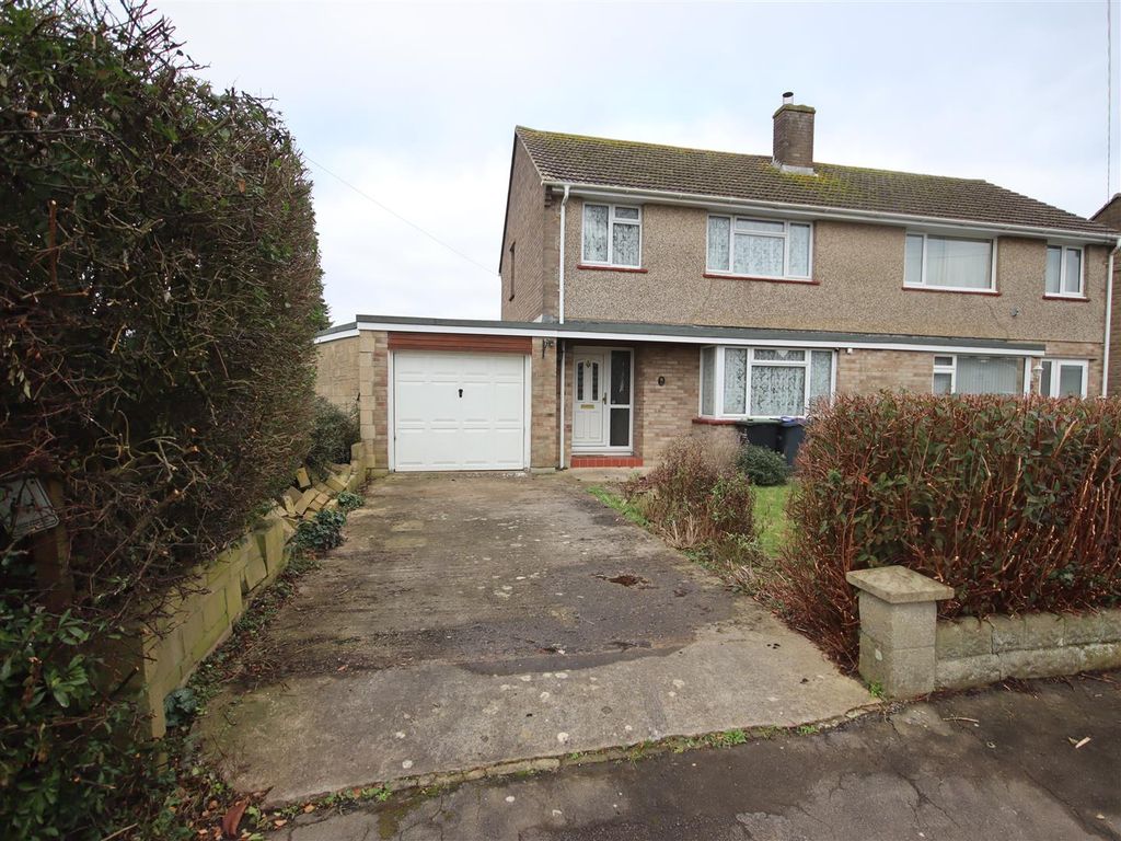 3 bed semidetached house for sale in Lady Coventry Road, Chippenham