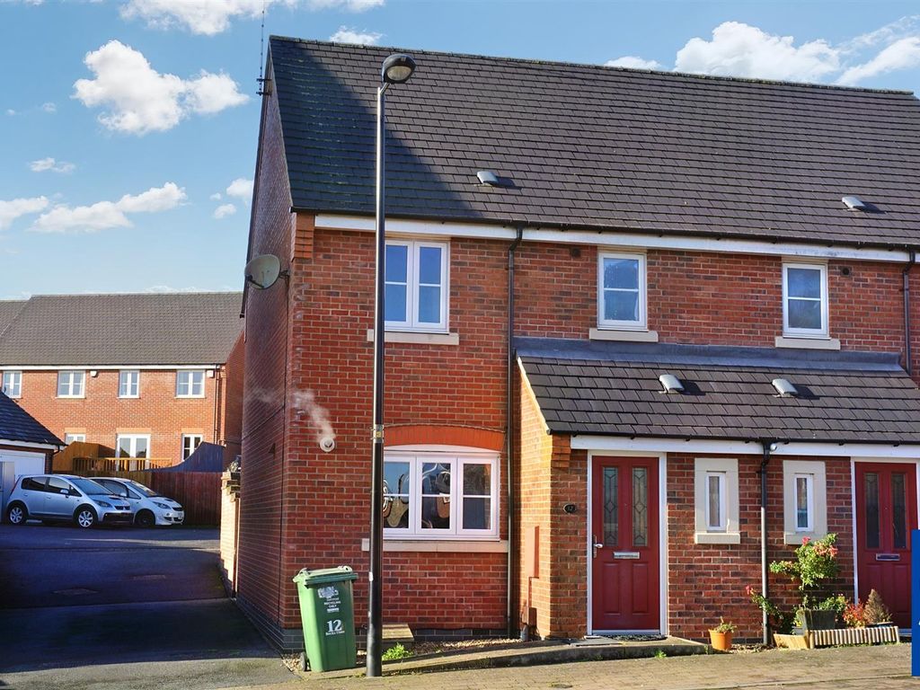 3 bed semidetached house for sale in Becks Close, Birstall, Leicester