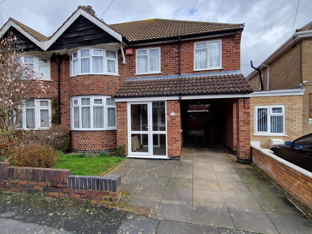 4 bed semidetached house for sale in Avenue, Birstall LE4