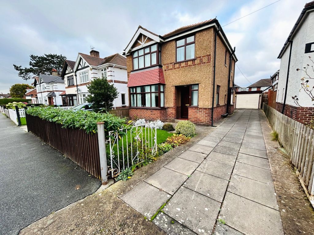 3 bed detached house for sale in Thamesdale, Whitby, Ellesmere Port