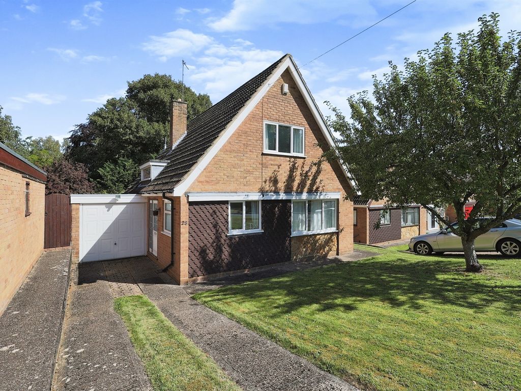 3 bed detached house for sale in Great Close, Chapel Brampton
