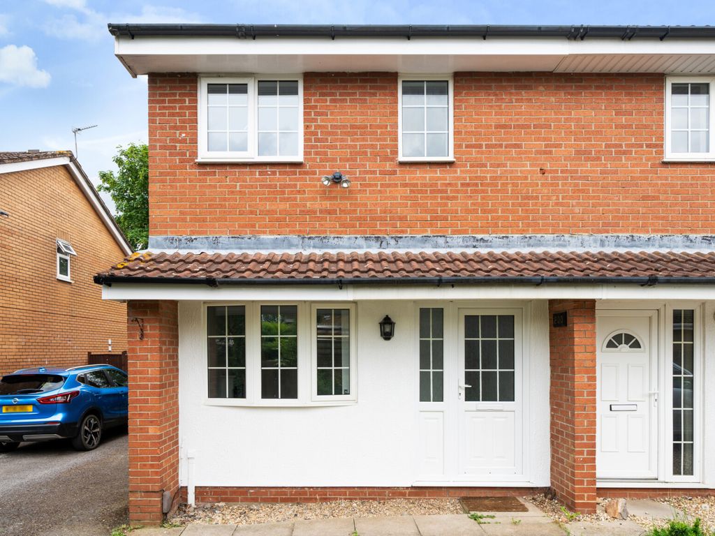 3 bed semidetached house for sale in Longs Drive, Yate, Bristol