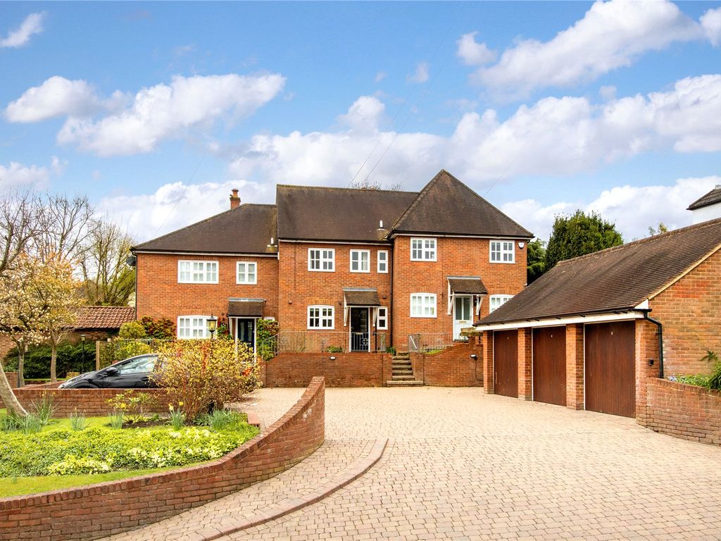 2 bed terraced house for sale in Primrose Gardens, Radlett