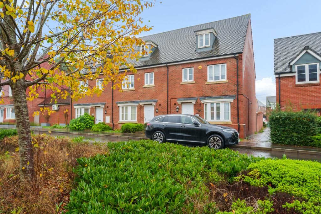 4 bed end terrace house to rent in Park, Bracknell RG12, £2,000 pcm Zoopla