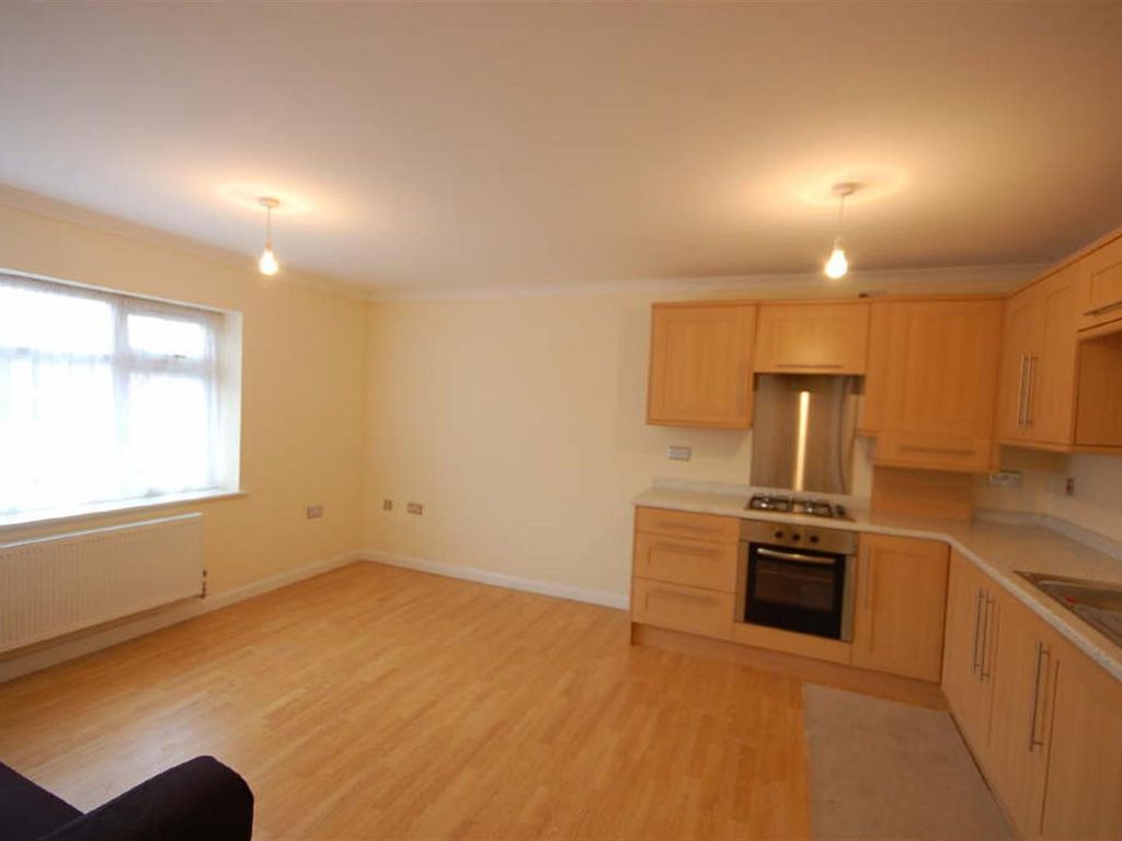 2 bed flat to rent in Sherwood Park Road, Mitcham CR4, £1,500 pcm Zoopla