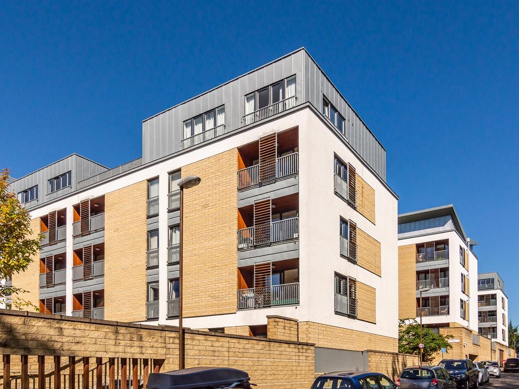 Kimmerghame Path, Fettes, Edinburgh EH4