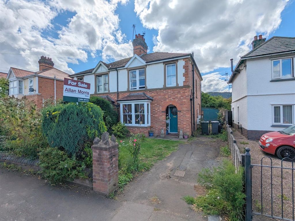 3 bed semidetached house for sale in Pickersleigh Avenue, Malvern WR14