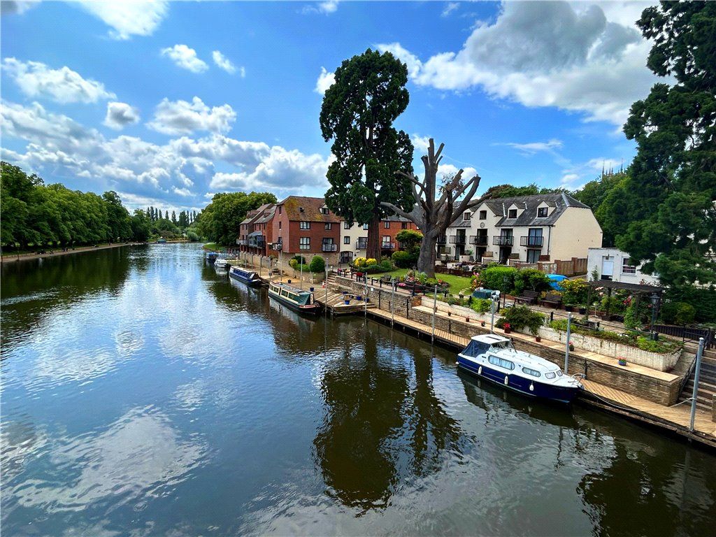 3 bed terraced house for sale in Monks Walk, Evesham, Worcestershire