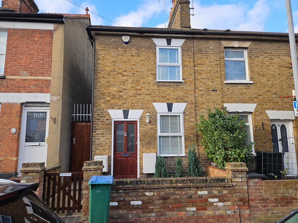 2 bed semidetached house to rent in Estcourt Road, Watford WD17, £