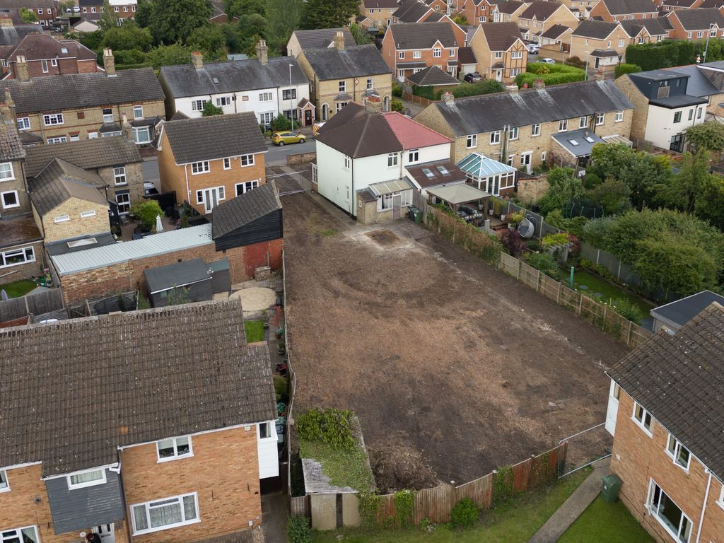 Land for sale in Hitchin Street, Biggleswade SG18, £100,000 Zoopla