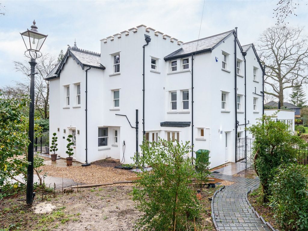 3 bed flat to rent in Bagshot Road, Ascot, Berkshire SL5, £2,500 pcm