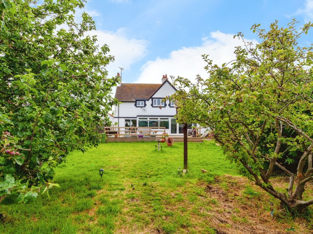 4 bed detached house for sale in First Avenue, Prestatyn, Clwyd LL19, £