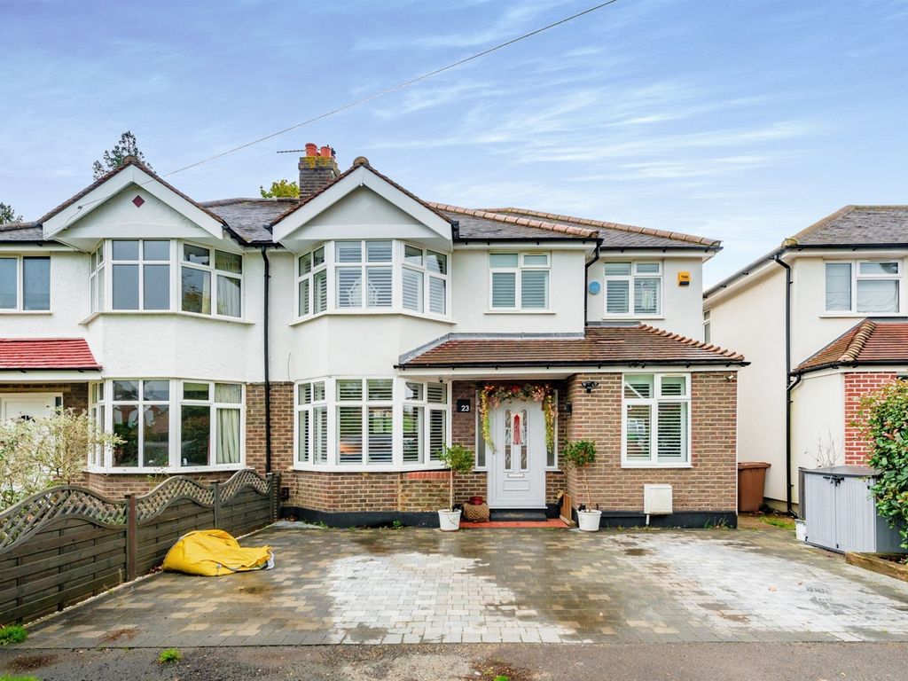 4 bed semidetached house for sale in Wolverton Gardens, Horley RH6 Zoopla