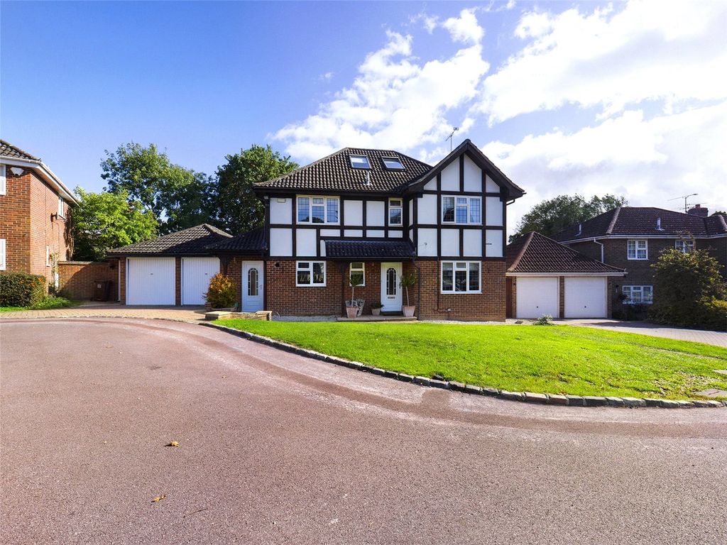 5 bed detached house to rent in Melksham Close, Lower Earley, Reading