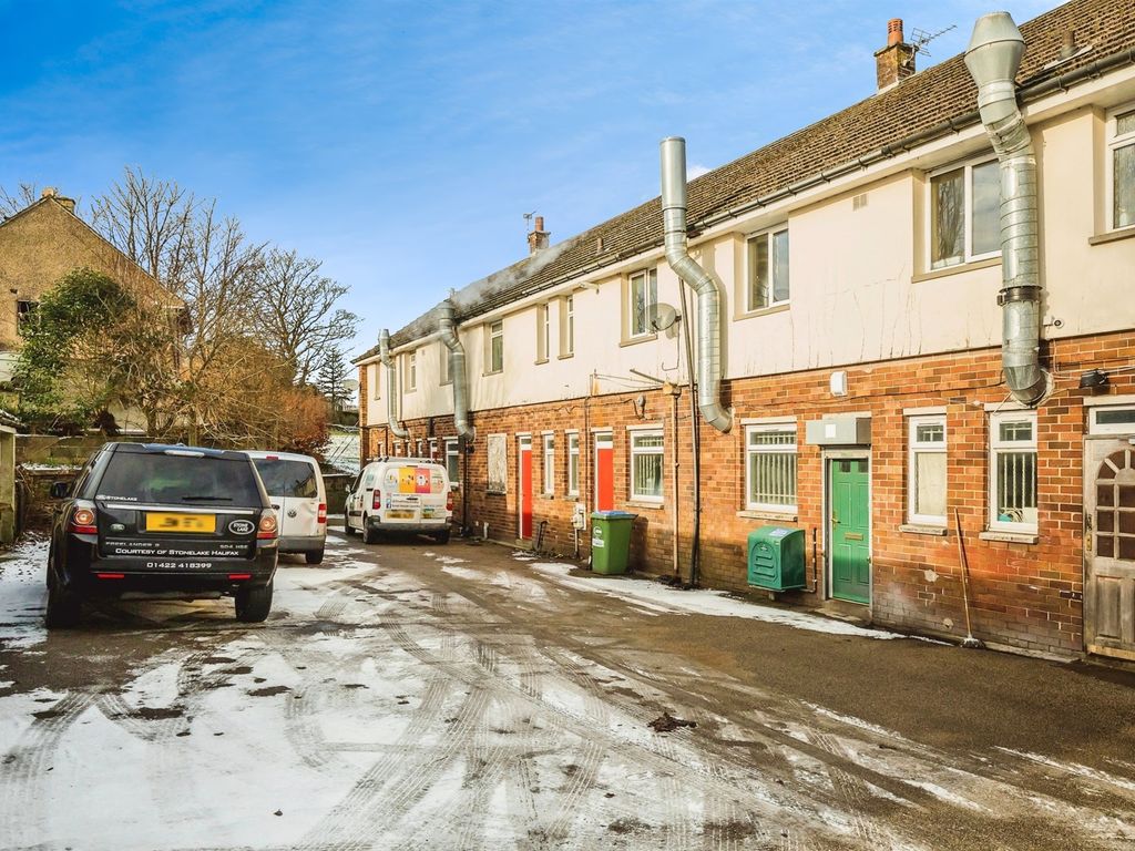 3 bed for sale in Towngate, Sowerby, Sowerby Bridge HX6, £