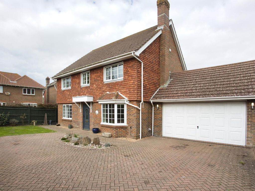 4 bed property to rent in Meadow Close, Hawkinge, Folkestone CT18 Zoopla