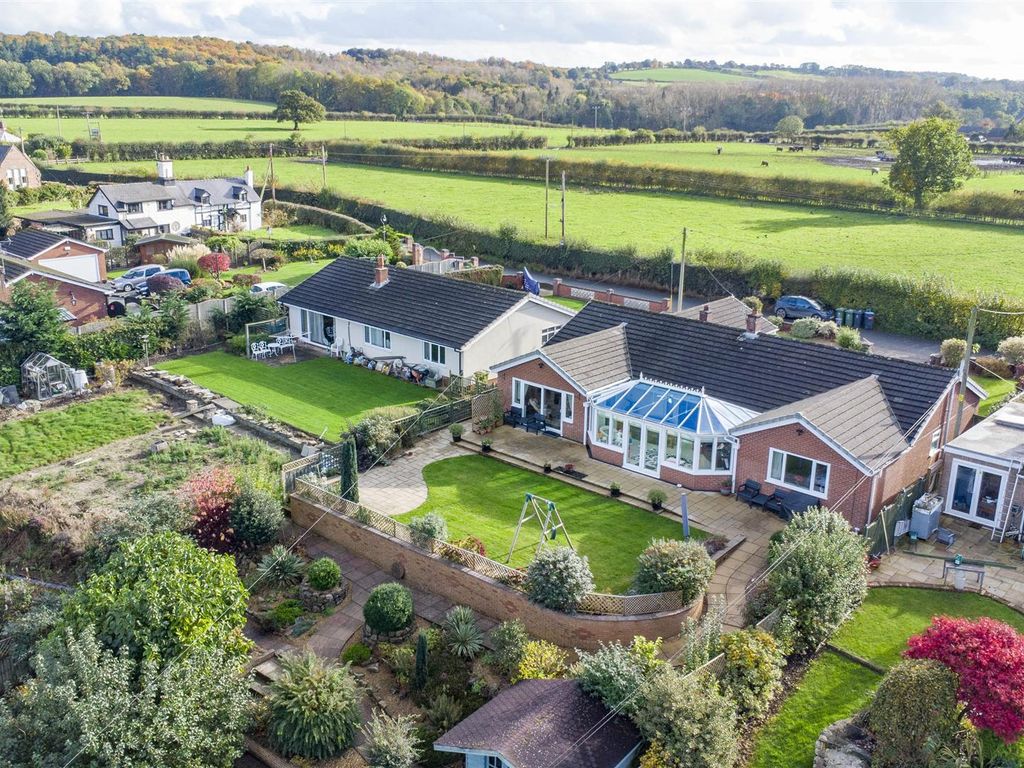 3 bed detached bungalow for sale in Pentre, Chirk, Wrexham LL14, £