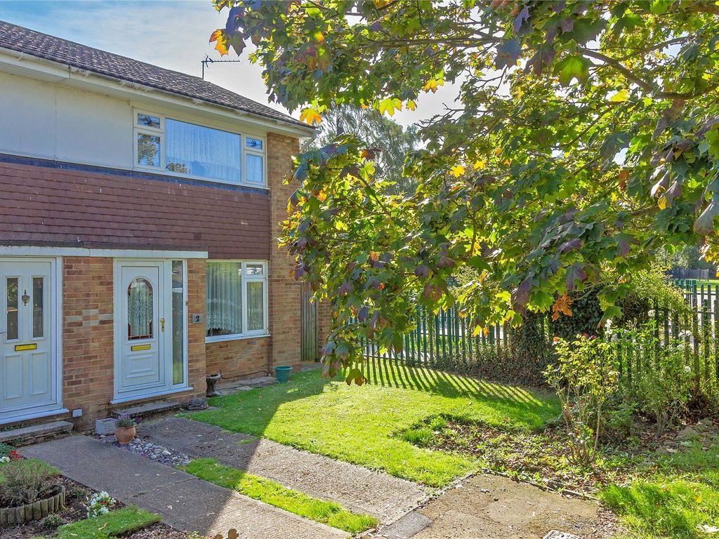 2 bed end terrace house for sale in Gladstone Drive, Sittingbourne