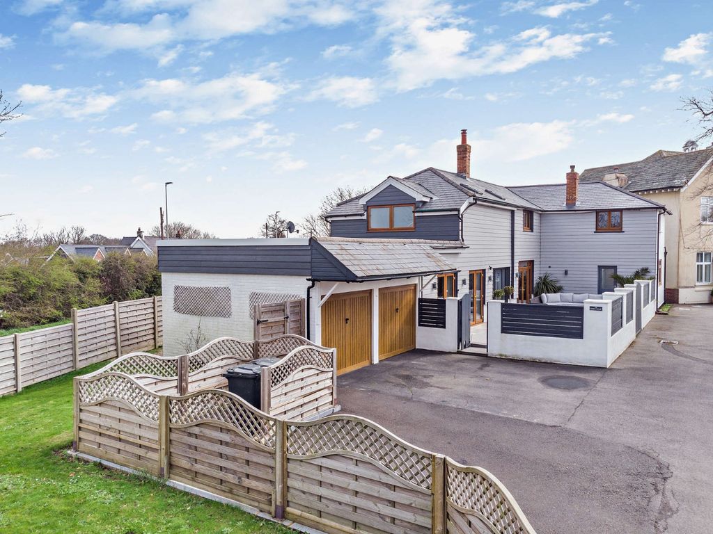 5 bed detached house for sale in Dittons Road, Stone Cross, Pevensey