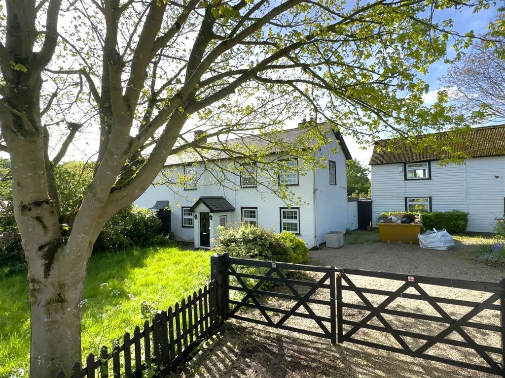 3 bed semidetached house for sale in Lower Green, Wakes Colne