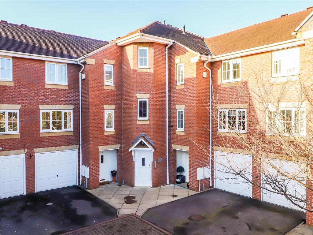 2 bed flat to rent in Benton Mews, Horbury WF4, £795 pcm Zoopla