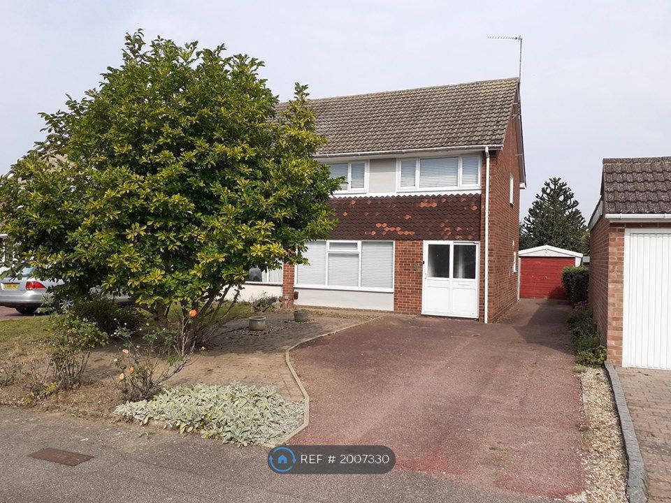 3 bed semidetached house to rent in Crossways, Sittingbourne ME10, £