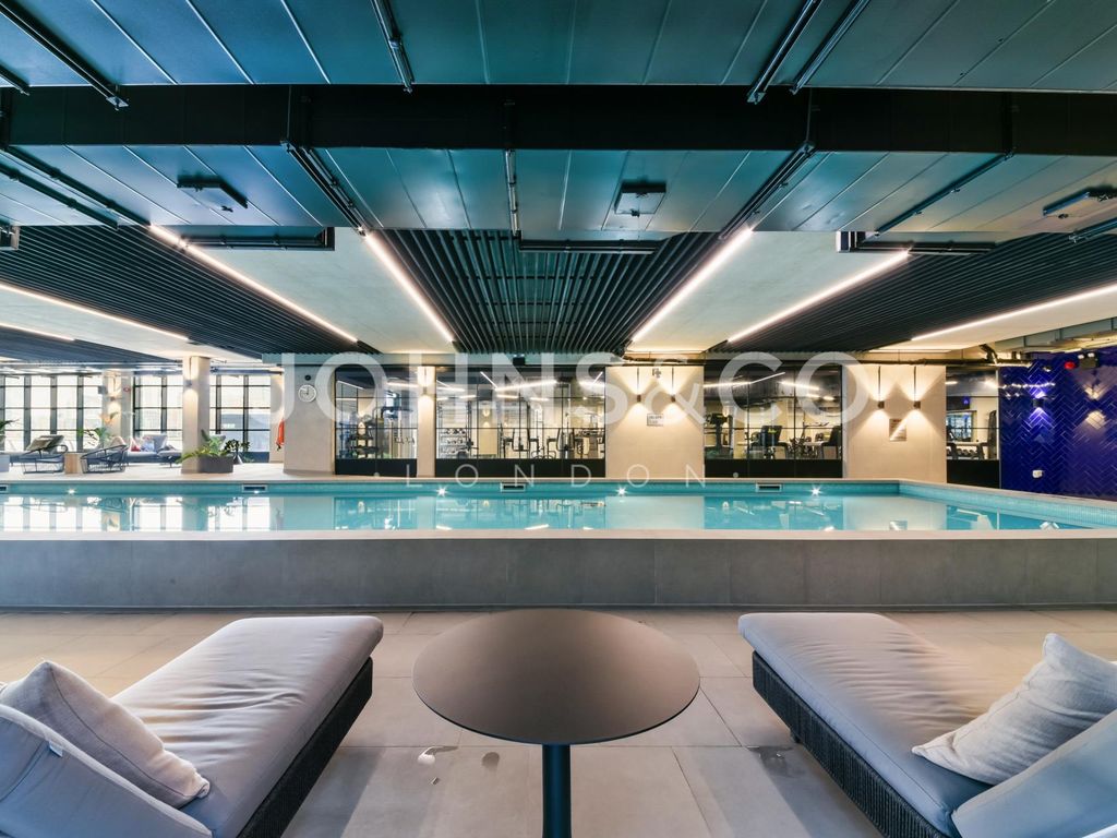 Saxon, Goodluck Hope, London E14  