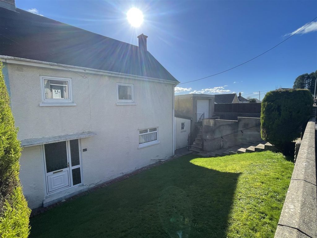 3 bed semidetached house for sale in Maesyfelin, Pontyberem, Llanelli