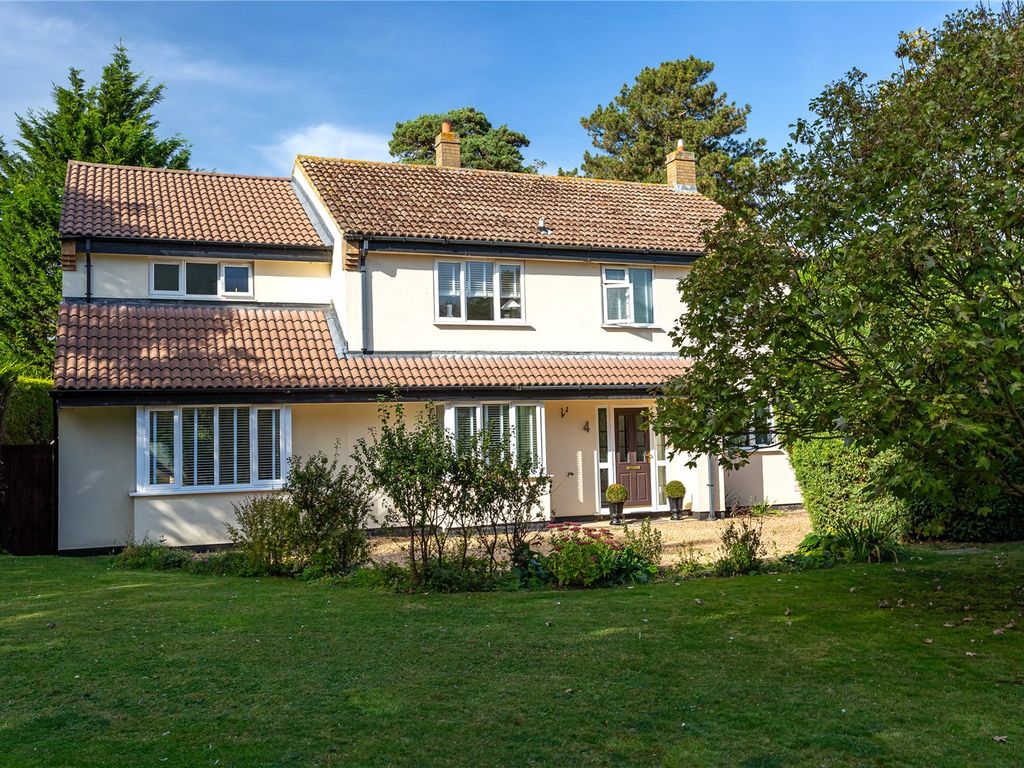 5 bed detached house for sale in Woodlands Close, Cople, Bedford