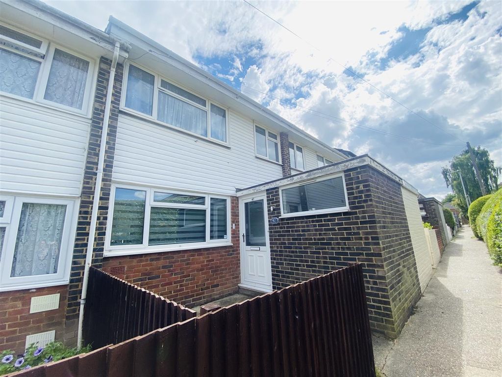 3 bed property for sale in Dart Close, Strood, Rochester ME2 Zoopla