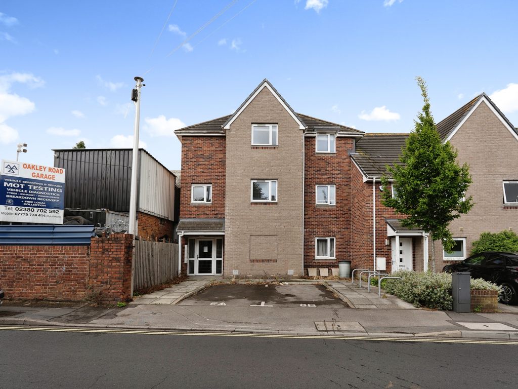 2 bed flat for sale in Oakley Road, Southampton SO16, £220,000 Zoopla
