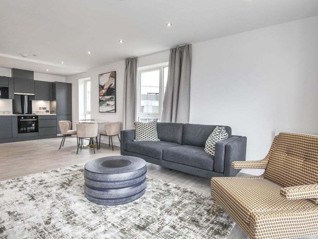 2 bed flat for sale in Kew Bridge Road, Brentford TW8, £635,000 Zoopla