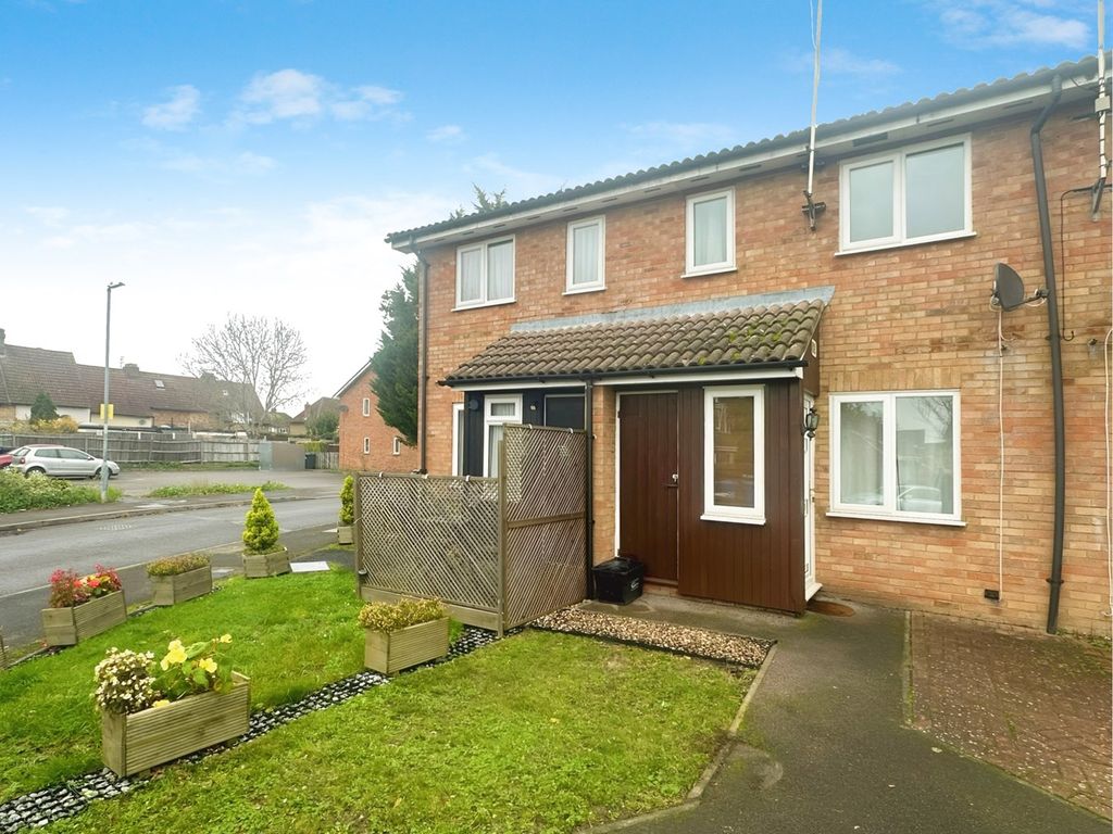 1 bed terraced house to rent in Penn Road, Datchet SL3, £1,100 pcm Zoopla