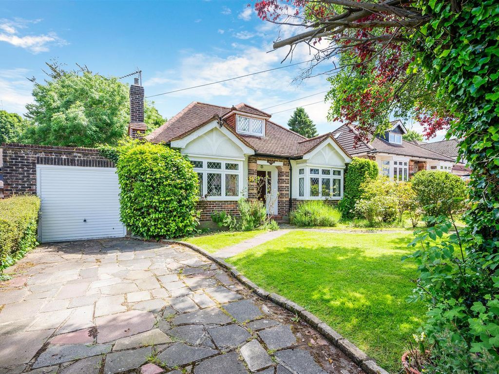 3 bed detached house for sale in Hillside, Banstead SM7, £800,000 Zoopla