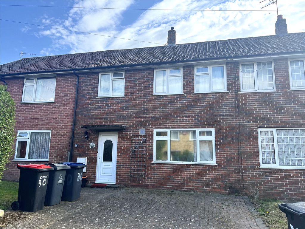4 bed detached house to rent in Sussex Avenue, Canterbury, Kent CT1