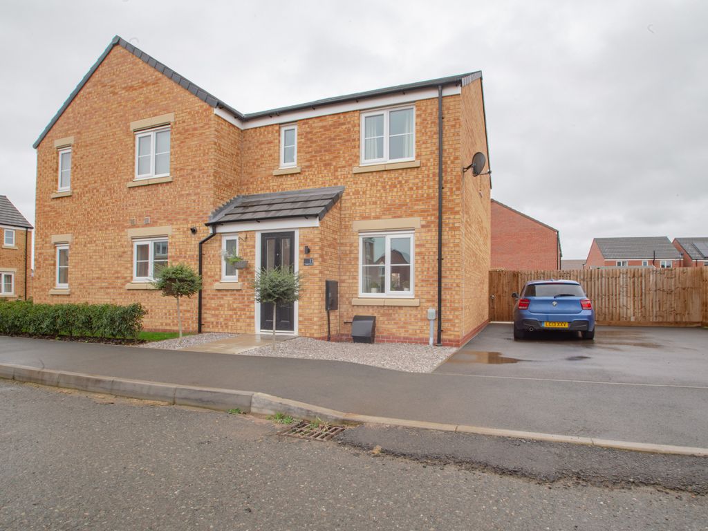 3 bed semidetached house for sale in Anglers Avenue, Whittlesey