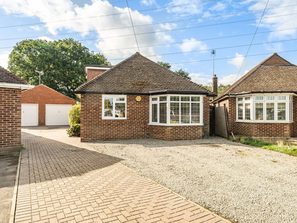 4 bed bungalow for sale in Byfleet, Surrey KT14, £650,000 Zoopla