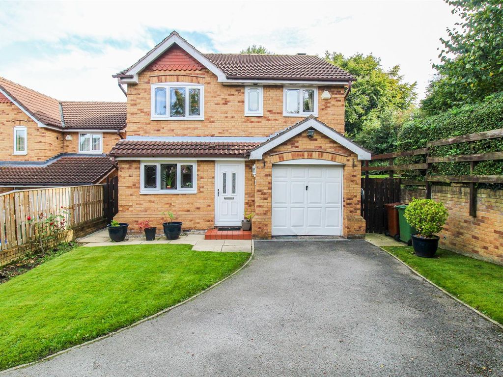 4 bed detached house for sale in Tavistock Way, Wakefield WF2, £350,000